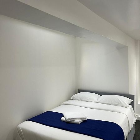 런던 Starlet Manor Park 아파트 외부 사진